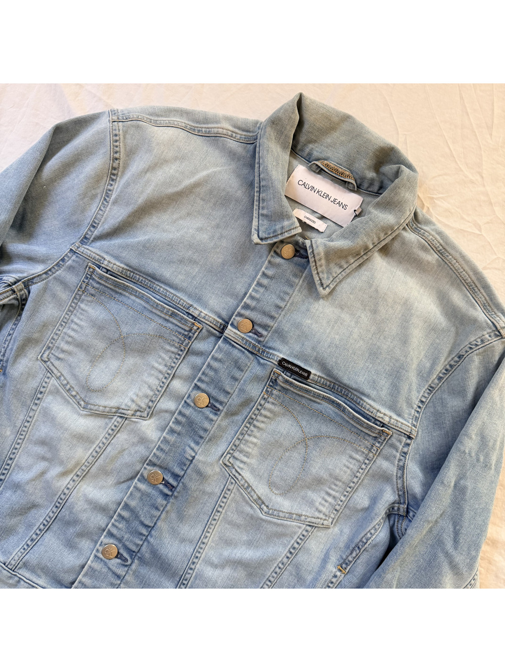 Calvin Klein Jeans Oversized Denim Jacket Mens M Light Wash Blue Trucker CK Logo